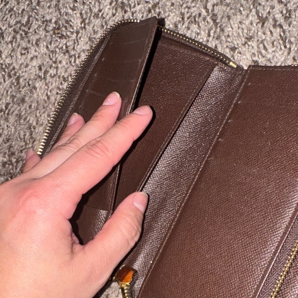 Authentic Louis Vuitton Damier Ebene Zippy Wallet - Picture 8 of 12